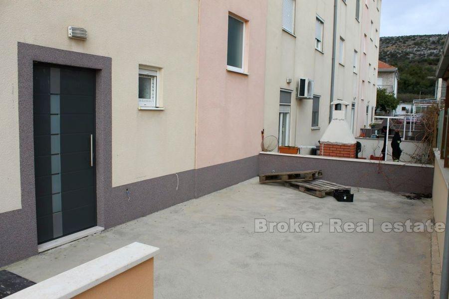 Недостроенная трехкомнатная квартира