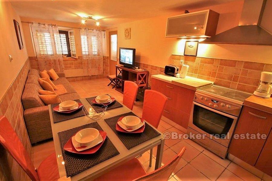 Maison traditionnelle en pierre, à vendre