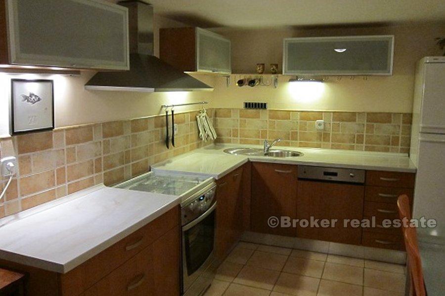 Традиционный каменный дом, продается