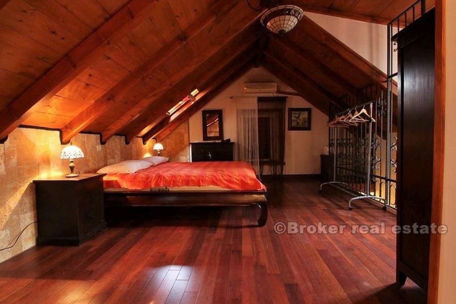 Традиционный каменный дом, продается