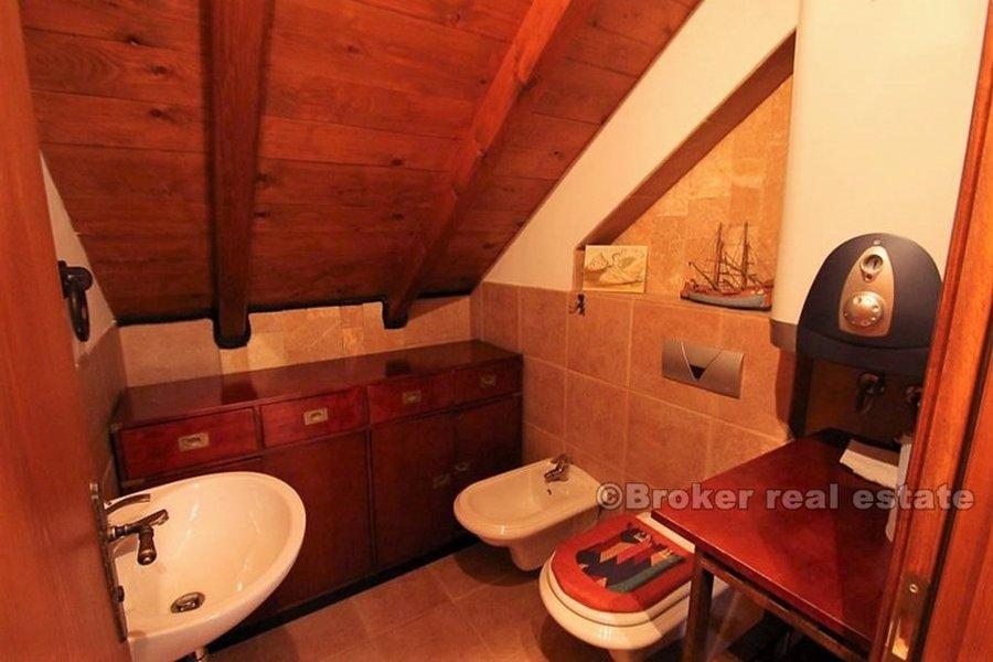 Tradisjonelt steinhus, til salgs