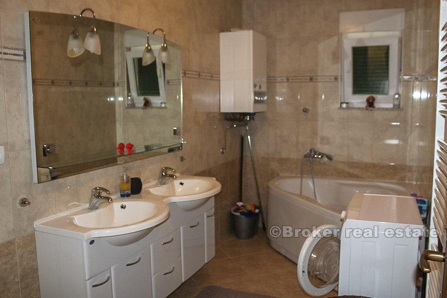 Spacious three bedroom apartment, for sale