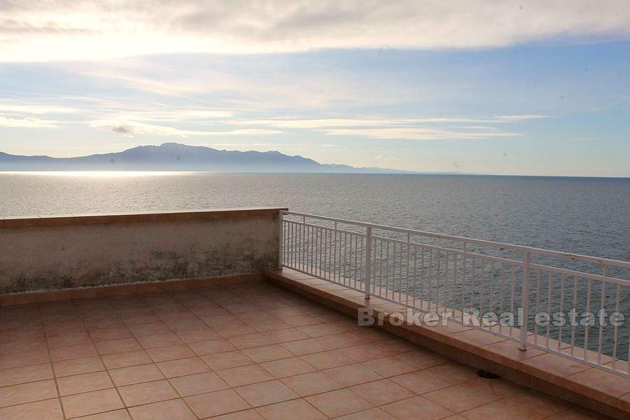 Casa con vista sul mare aperto