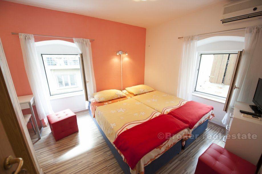 Bolig - forretningsområde (2. etasje og loft) til salgs
