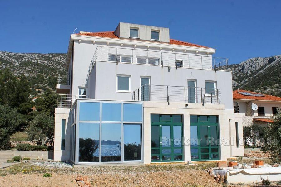 Liten familiehotell, første rad ved sjøen