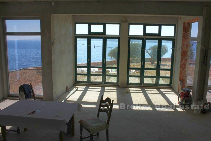 Liten familiehotell, første rad ved sjøen