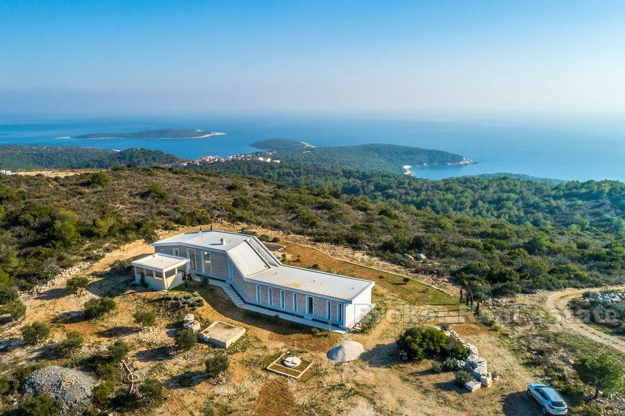 An idyllic estate on the island of Vis, for sale