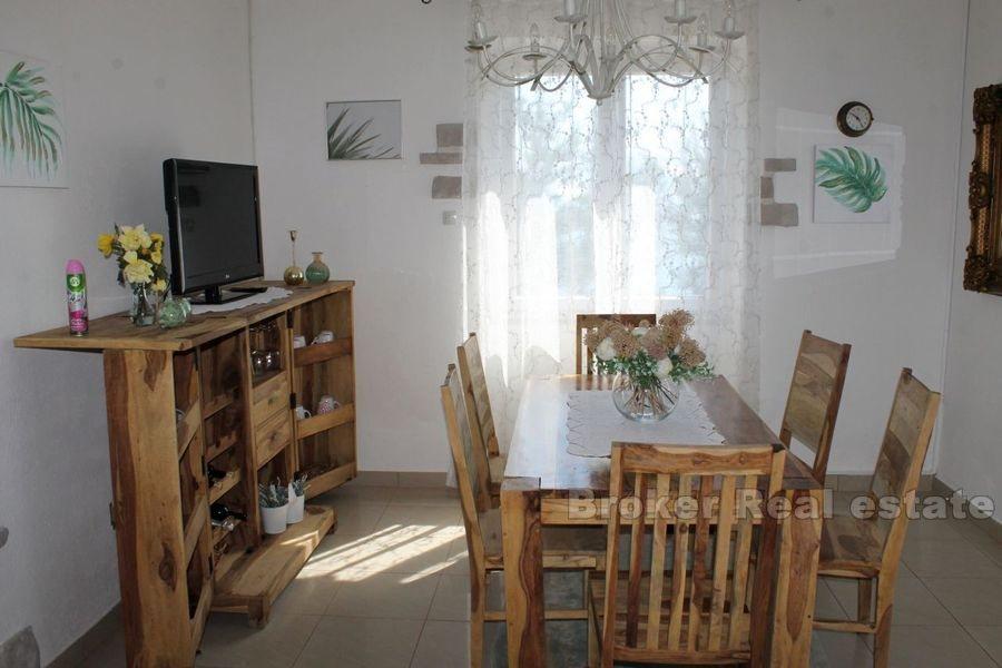 Dom z basenem, pierwszy rząd nad morzem