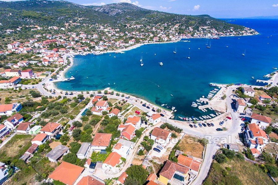 Vinisce, house in first row to the sea