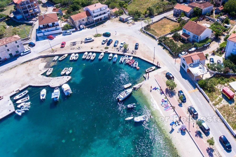 Vinisce, house in first row to the sea