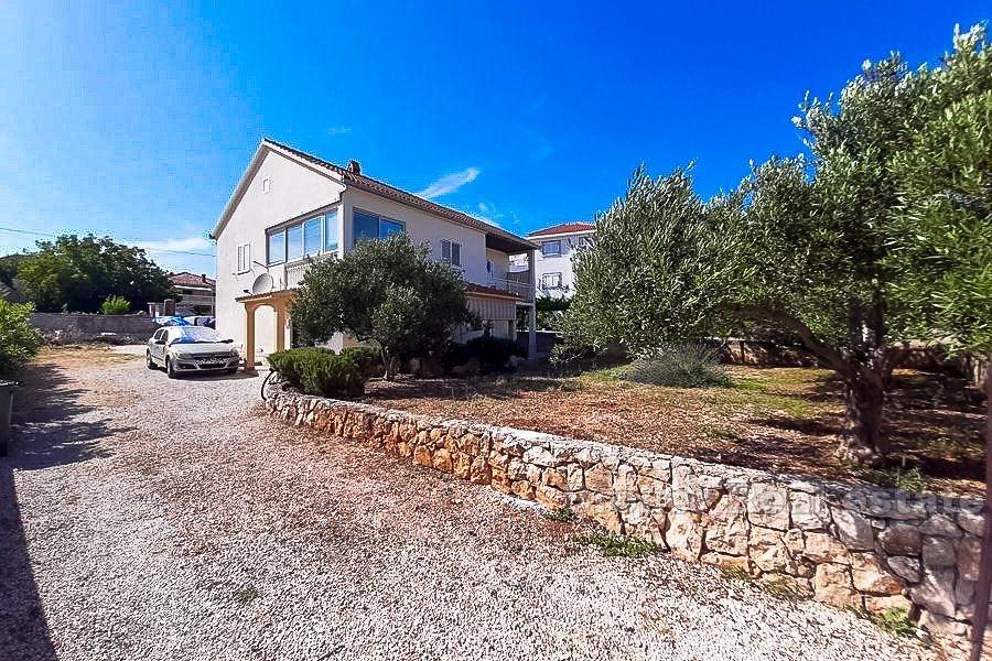 Vinisce, house in first row to the sea