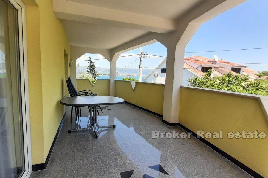 Apartment house with sea view