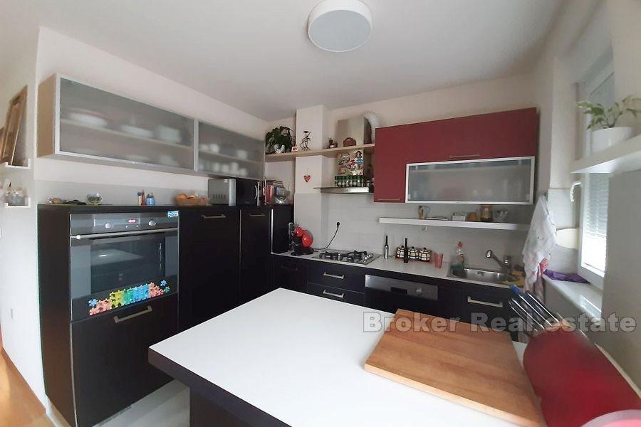 Elegancki, nowoczesny apartament z dwiema sypialniami
