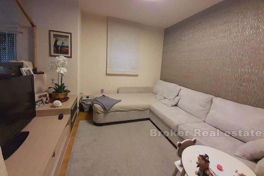 Elegancki, nowoczesny apartament z dwiema sypialniami