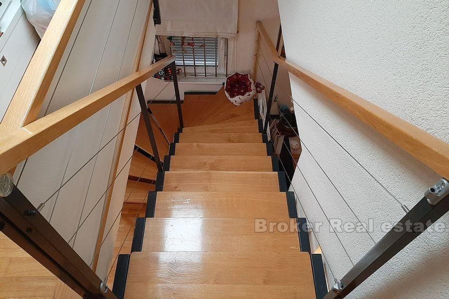 Elegancki, nowoczesny apartament z dwiema sypialniami