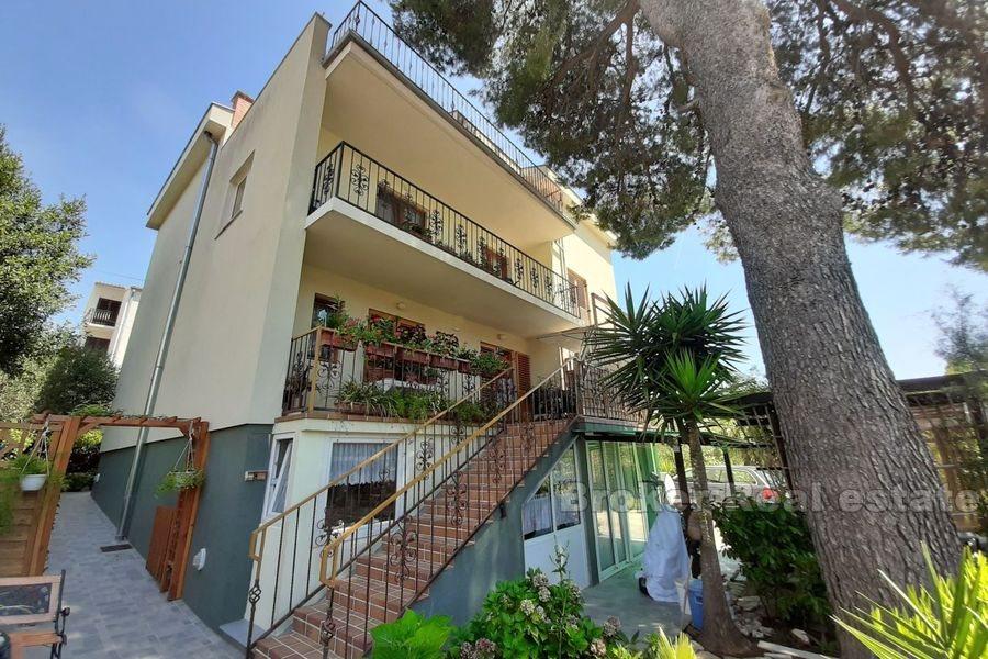 Hus med delvis havutsikt