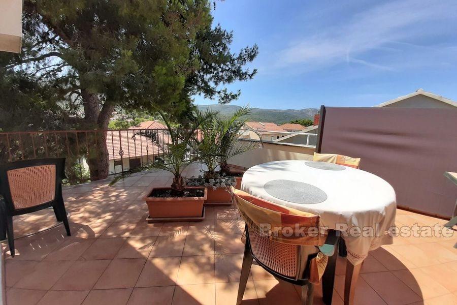 Hus med delvis havutsikt