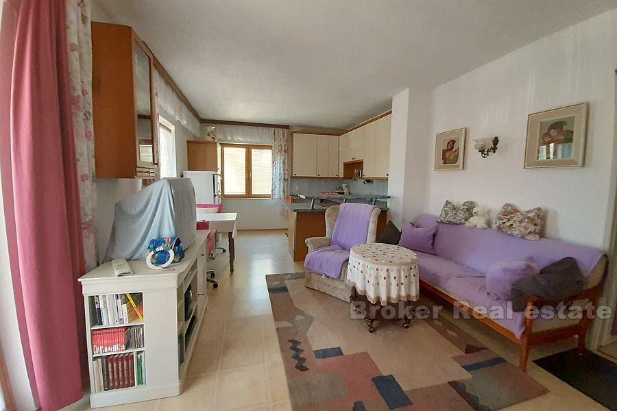 Kuća s djelomičnim pogledom na more