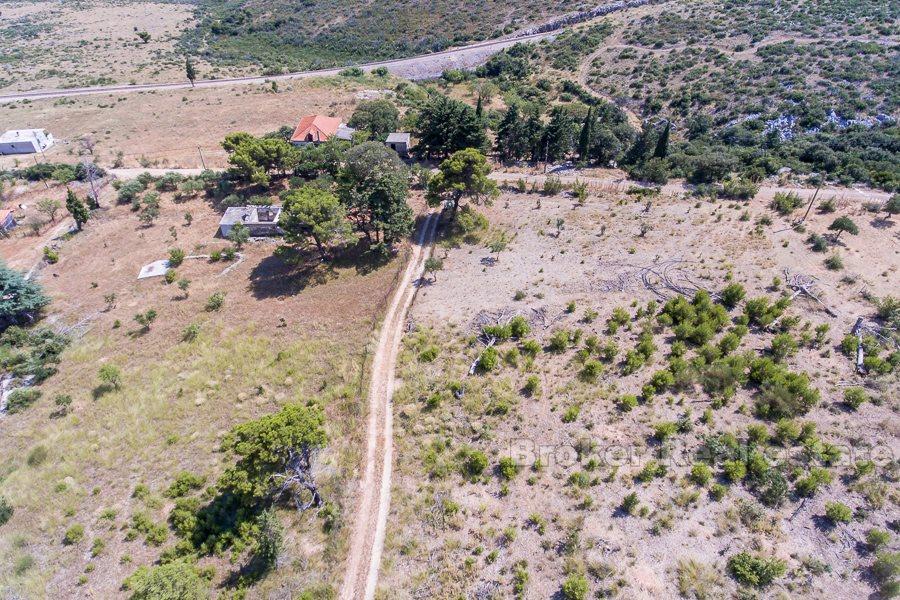 Veće zemljište s ruševinom, pogled na more, prodaja