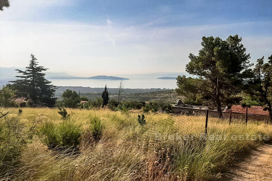 Bigger land with ruin, sea view, for sale