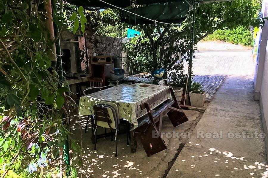 Appartamento con giardino, in vendita