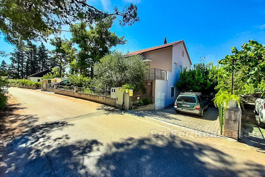 Appartamento con giardino, in vendita