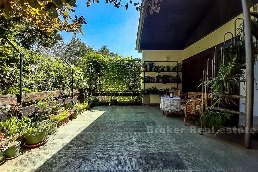 Detached house with garden, for sale