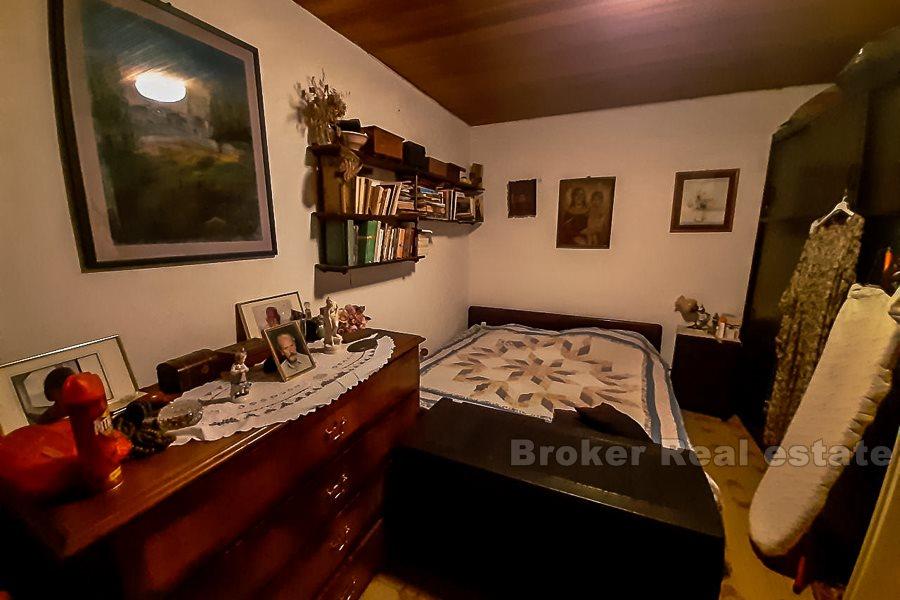 Detached house with garden, for sale