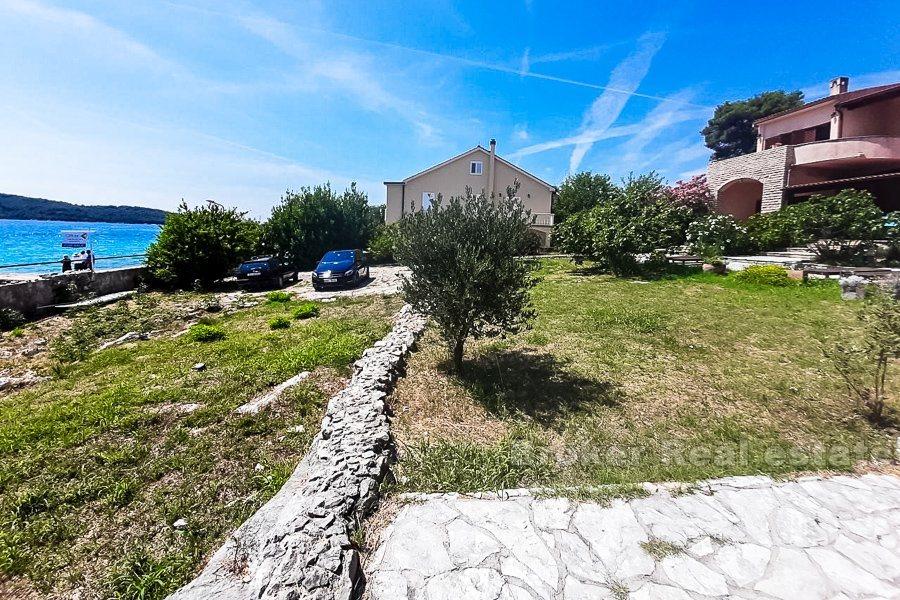 Polovina dvojdomu, nábřeží, na prodej