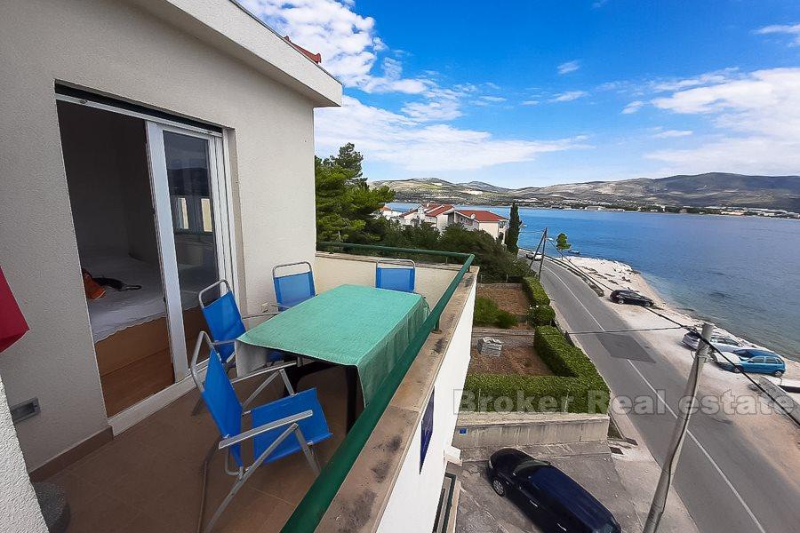 Apartment mit zwei Schlafzimmern, direkt am Meer, zu verkaufen