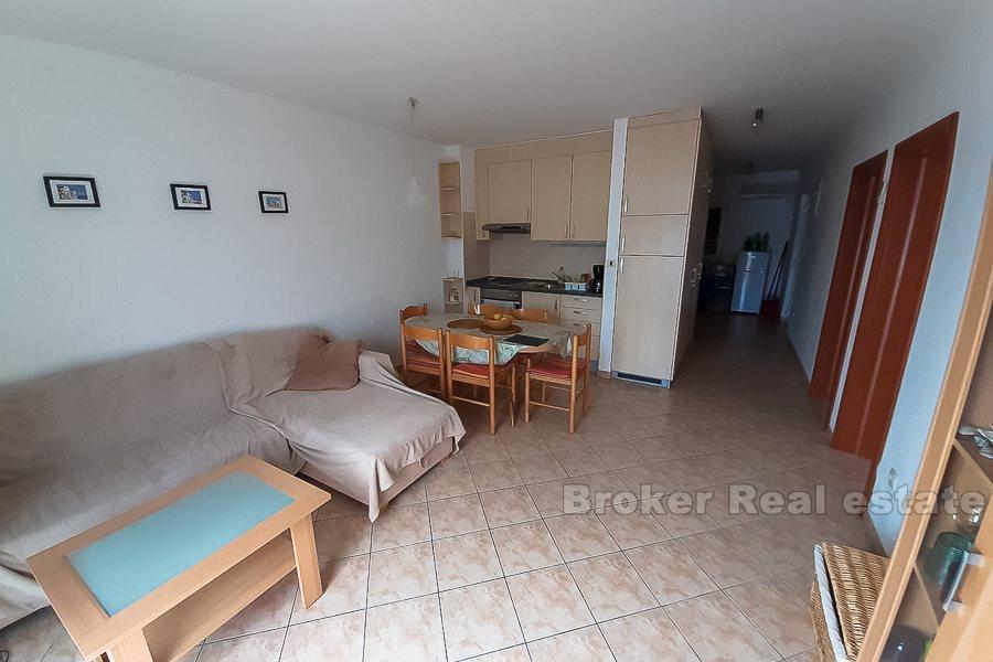 Apartment mit zwei Schlafzimmern, direkt am Meer, zu verkaufen