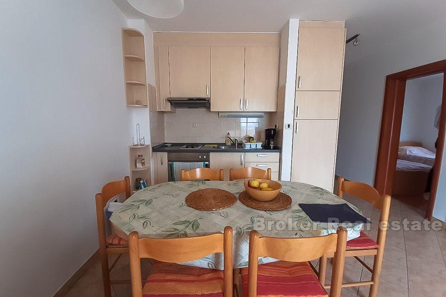 Apartment mit zwei Schlafzimmern, direkt am Meer, zu verkaufen