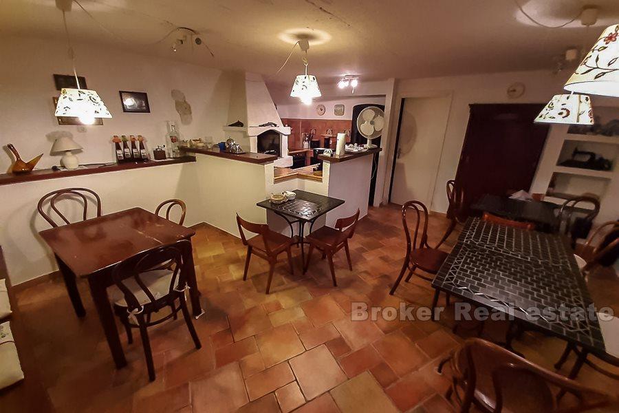 Maison en pierre rénovée, à vendre