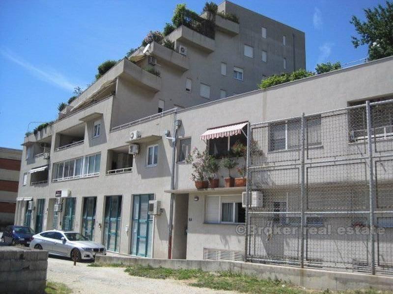 Spazio commerciale, in vendita
