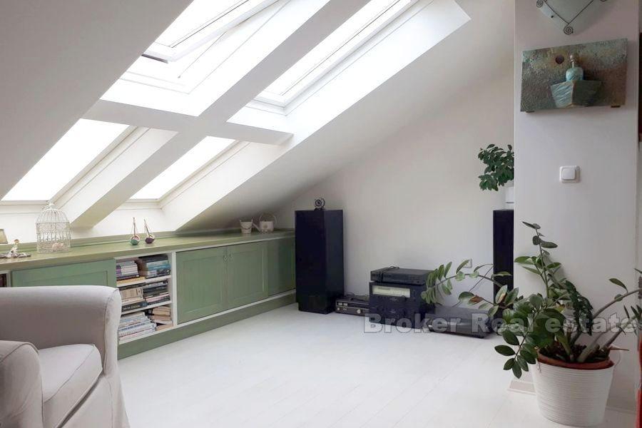 Zweigeschossige Wohnung mit zwei Schlafzimmern