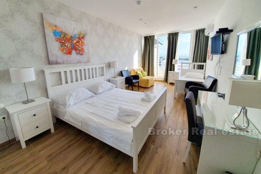 Restaurant and luxury rooms in the first row by the sea