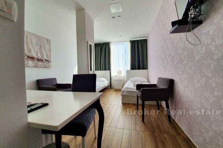 Restaurant and luxury rooms in the first row by the sea