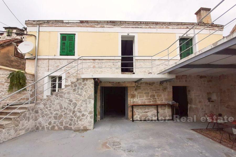 Villa familiare con cortile chiuso