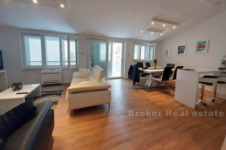 Bacvice, modern three bedroom apartment, with sea view