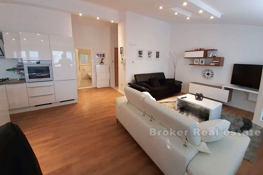 Bacvice, appartement moderne de trois chambres avec vue sur la mer