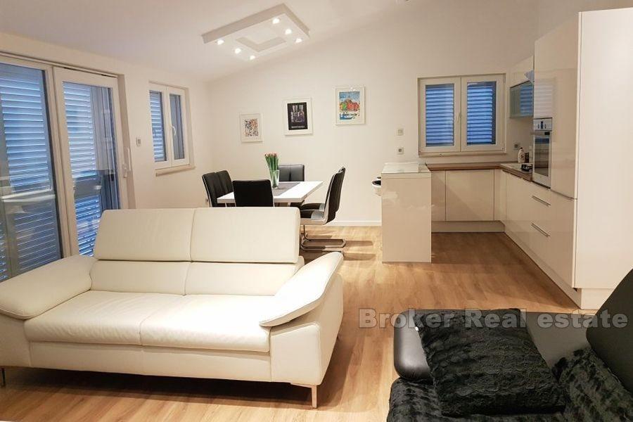 Bacvice, appartement moderne de trois chambres avec vue sur la mer