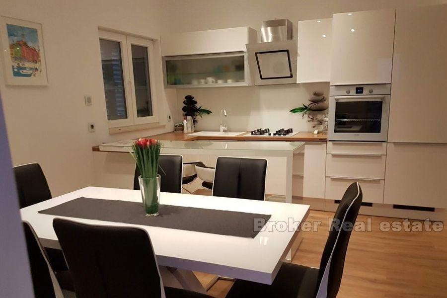 Bacvice, appartement moderne de trois chambres avec vue sur la mer