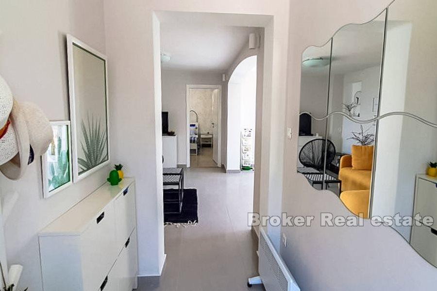 Detached house with sea view, for sale