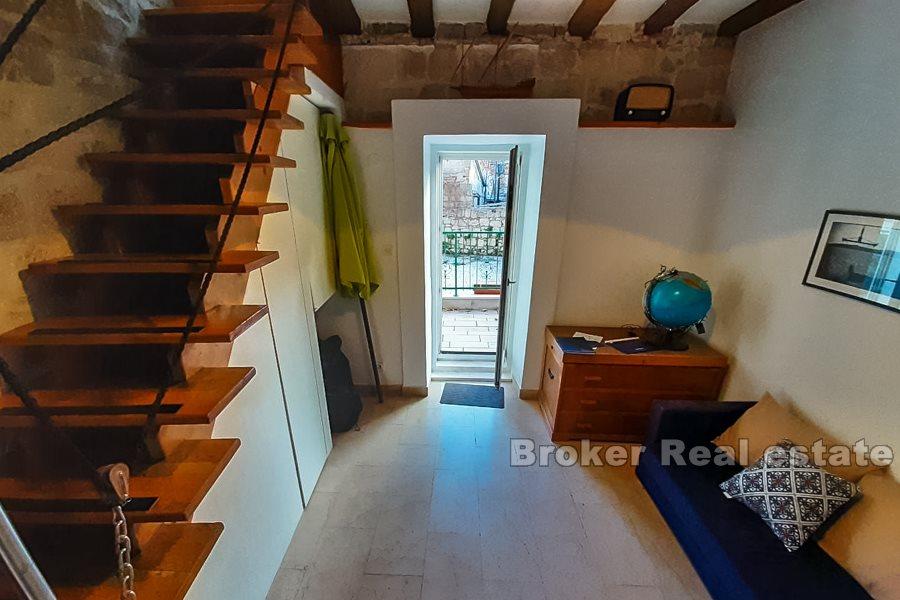 Business premises, Varos