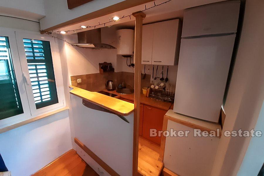 Business premises, Varos