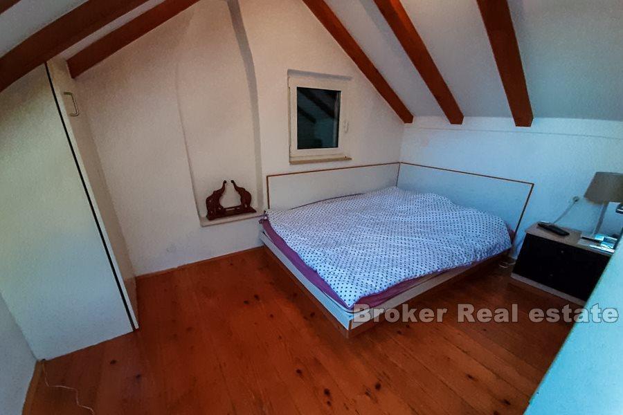 Business premises, Varos