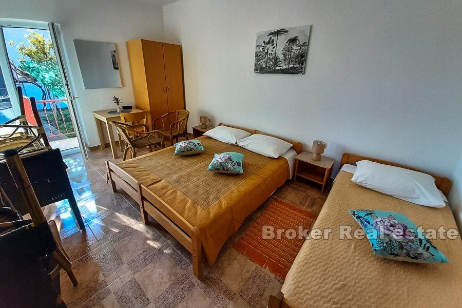 Samostojeća prizemnica s pogledom na more