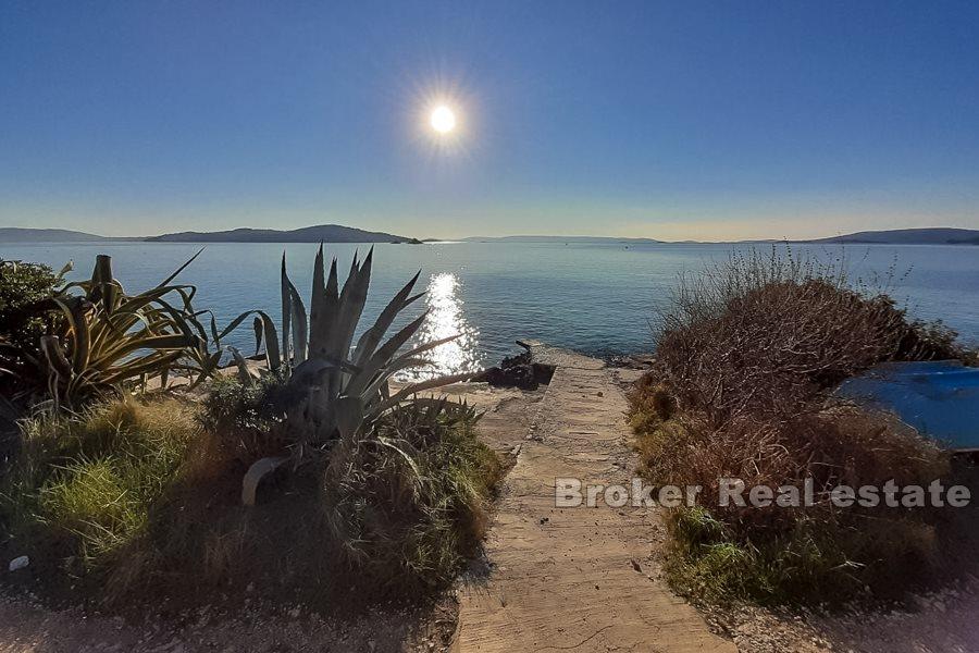 Okouzlující dům s bazénem, nábřeží