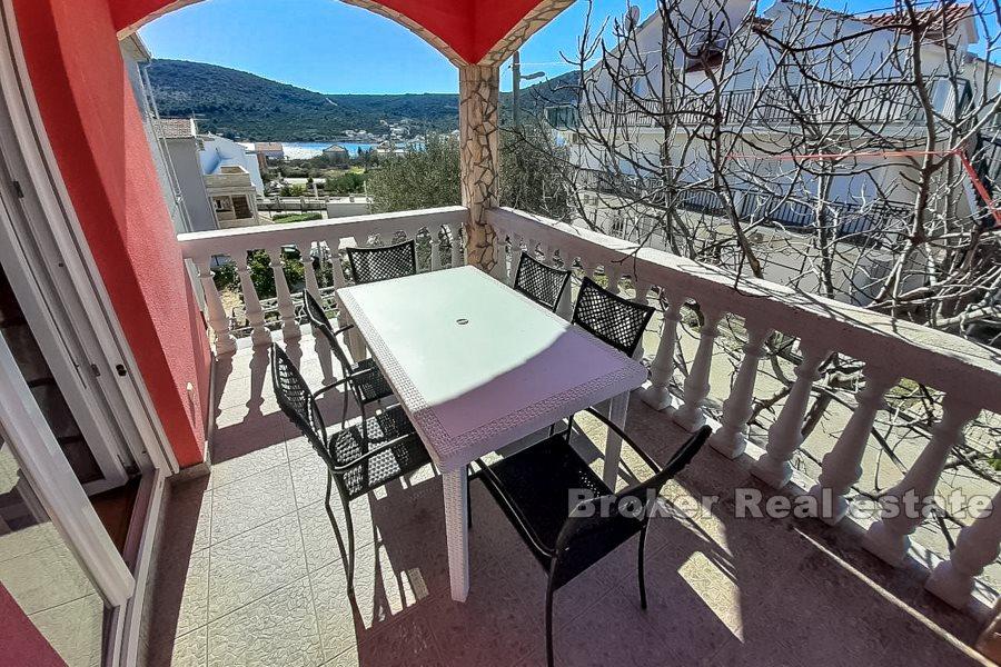 Detached house with sea view