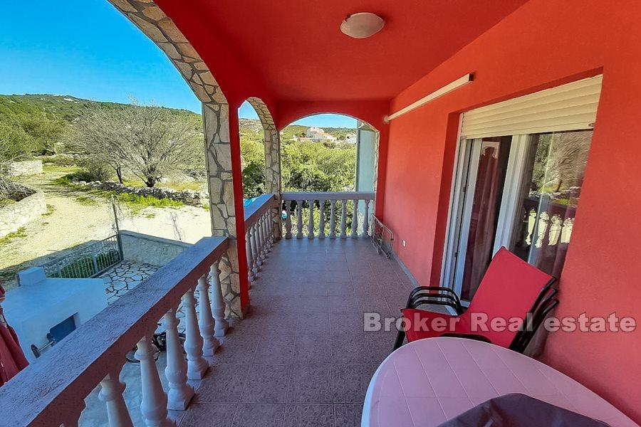 Detached house with sea view